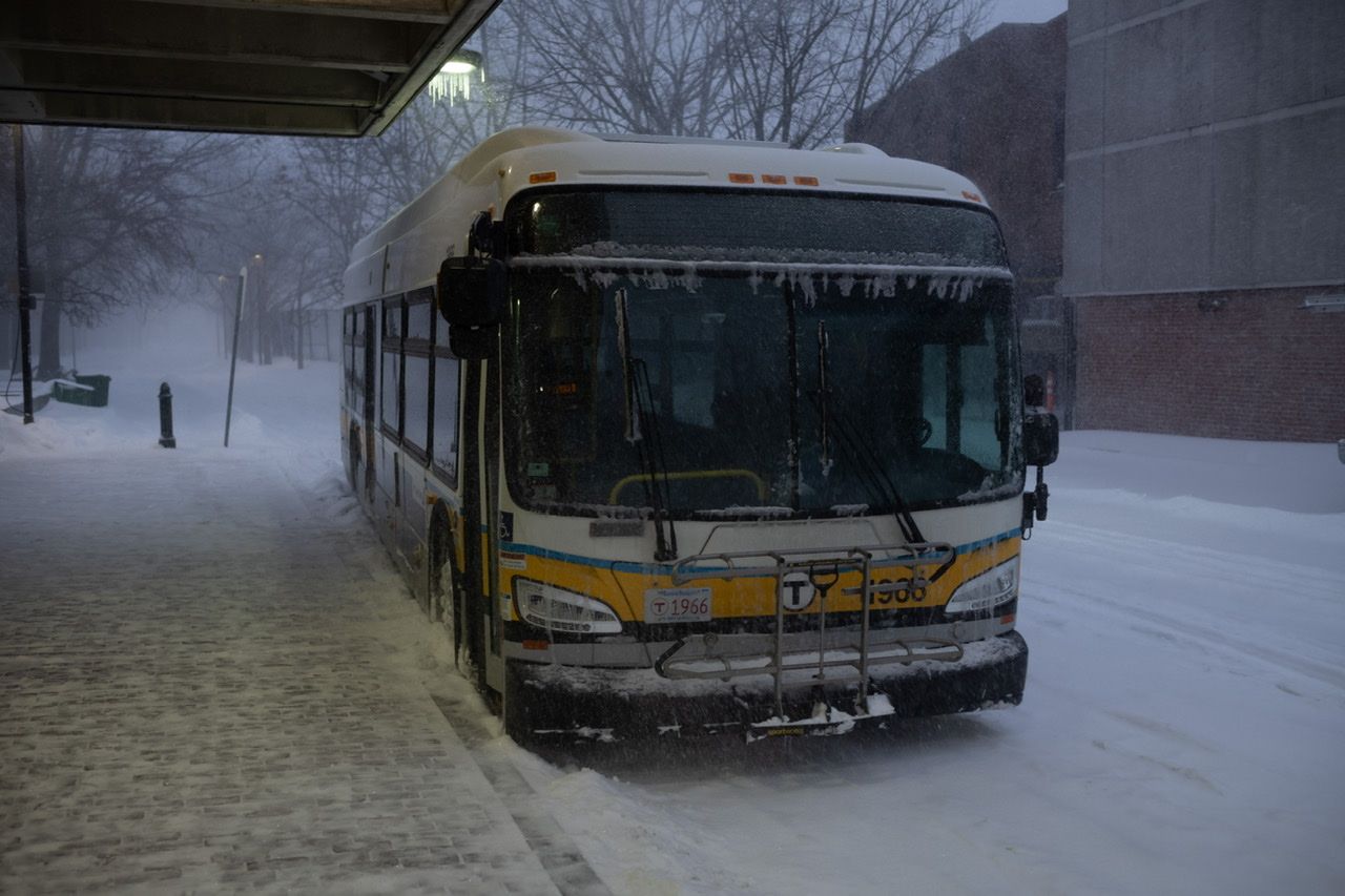 Waiting bus